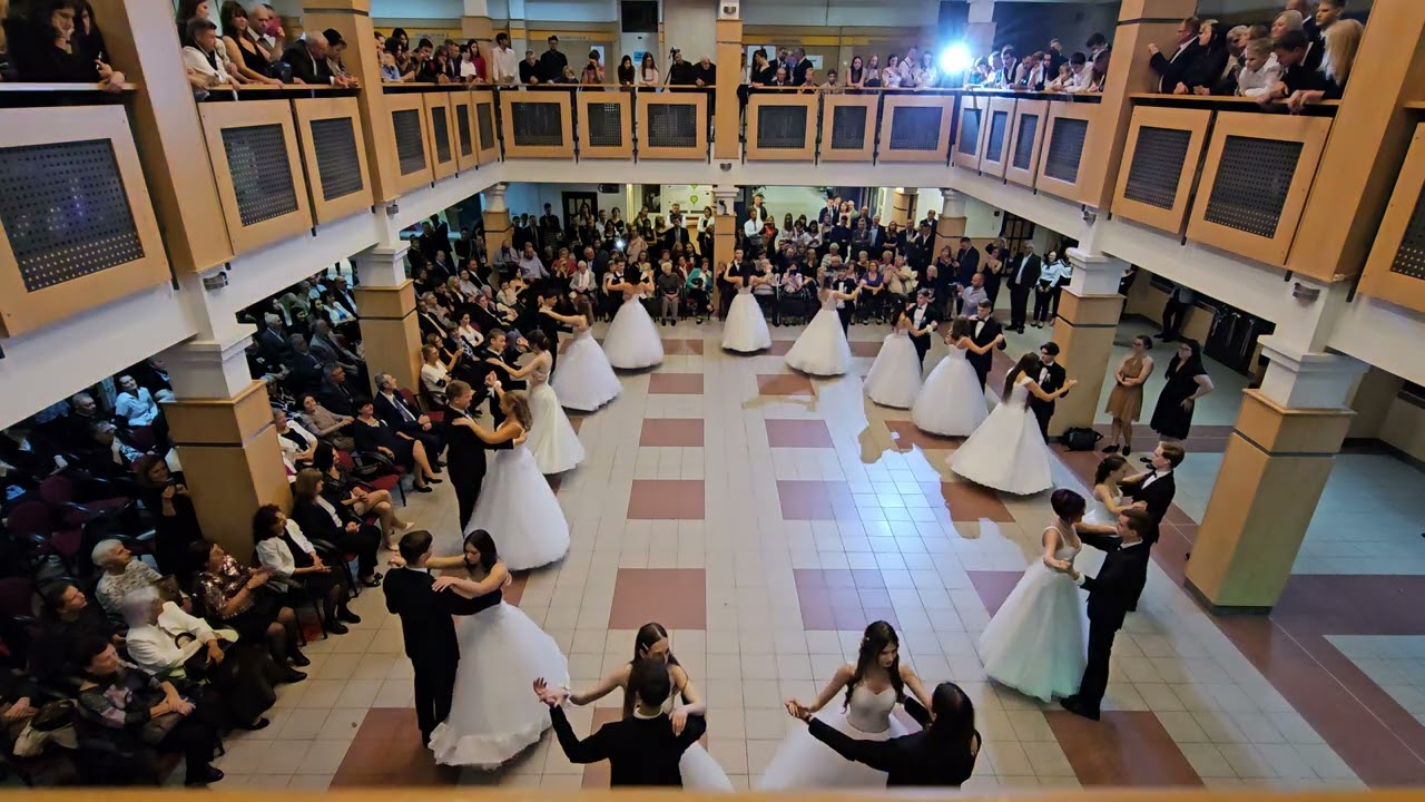 Szekszárdi Garay János Gimnázium szalagavató tánca