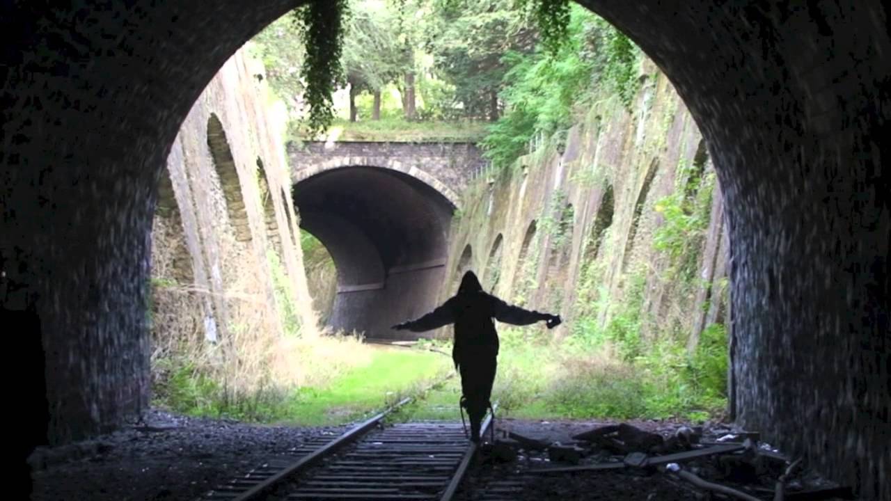 Paris Hors Lieu - (Catacombes de Paris - Petite ceinture)