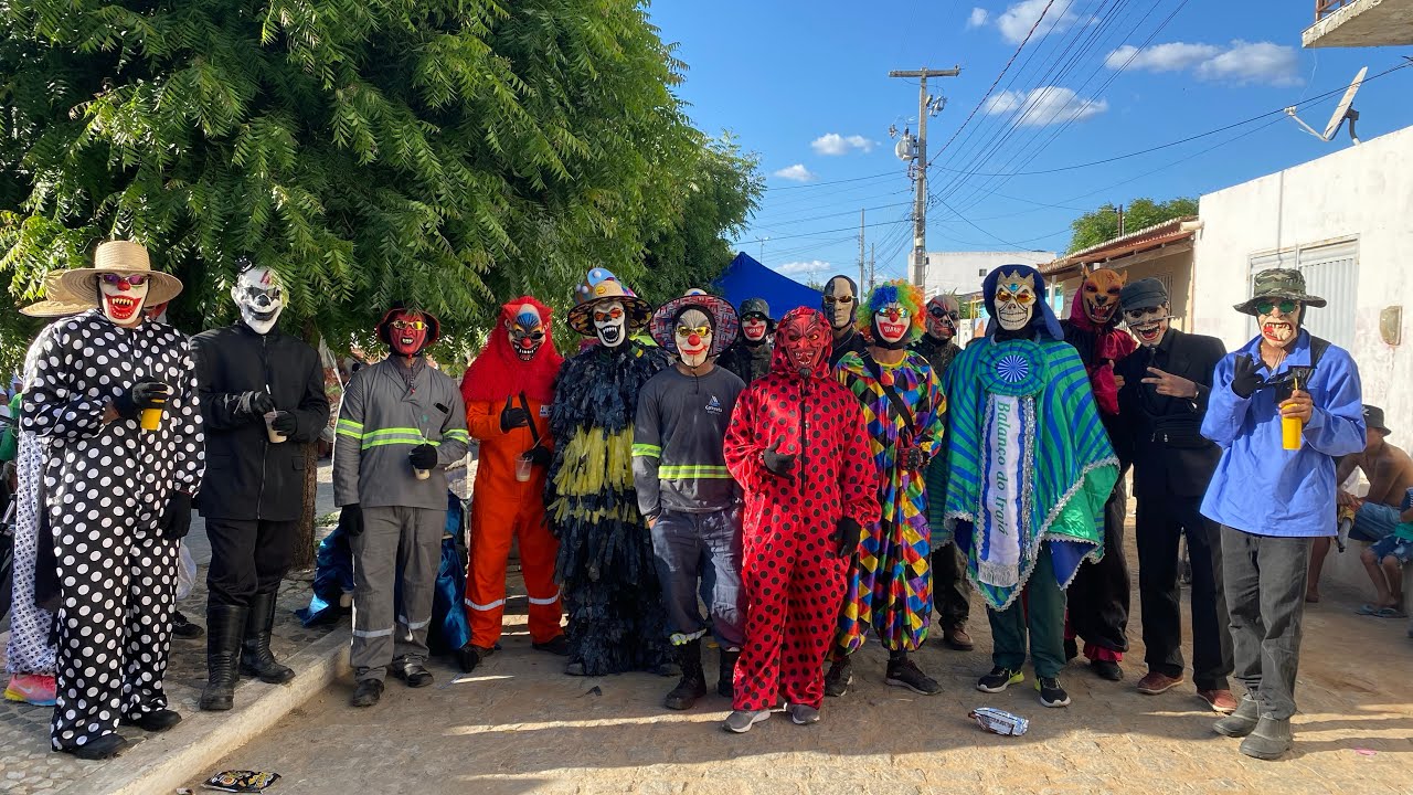 PAPANGUS DE TAPEROÁ FAZENDO A FESTA NA PRÉVIA DE CARNAVAL NO BAIRRO DO ALTO