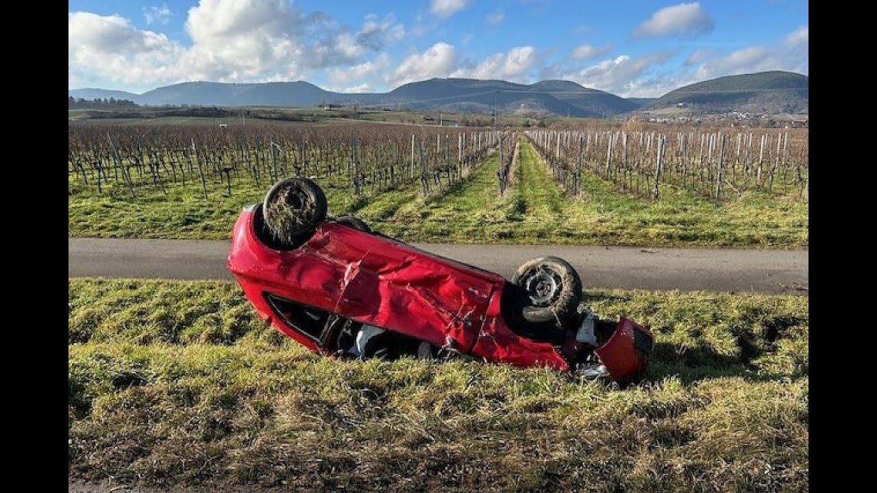 Schwerer Verkehrsunfall bei Maikammer - Auto überschlägt sich mehrfach