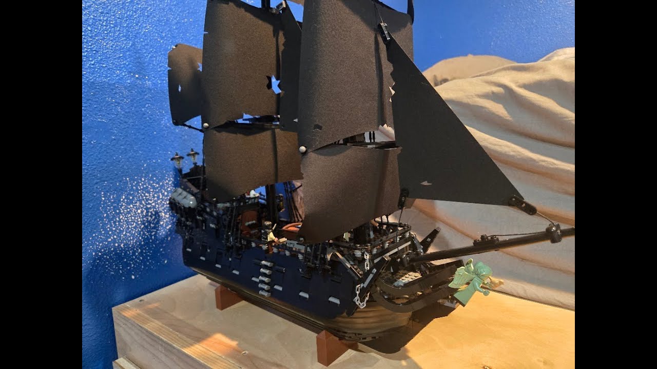 HEY LOOK AT THIS! Review of the LEGO set Captain Jack Sparrow's Pirate Ship, #10365! The Black Pearl