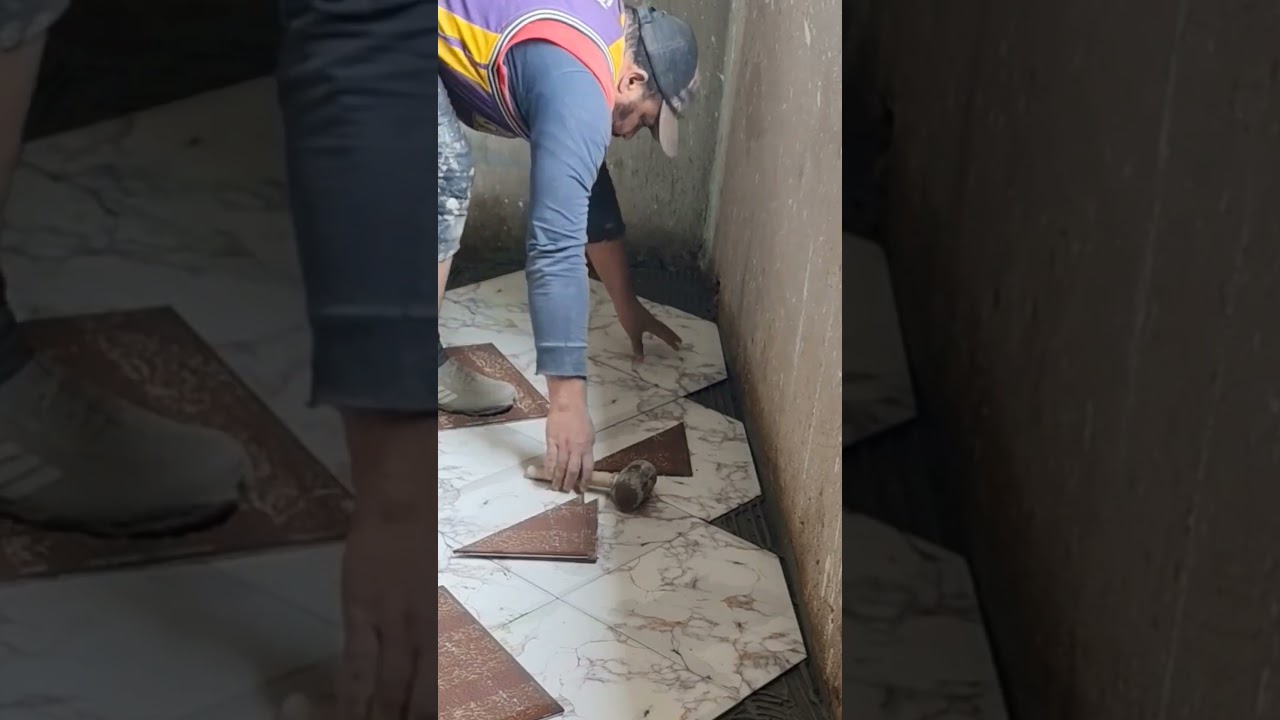 Installing corner tiles is easily solved. #tiles #diy #رخام #ceramic #wood 👌👌👌☝️🚀🚀💯