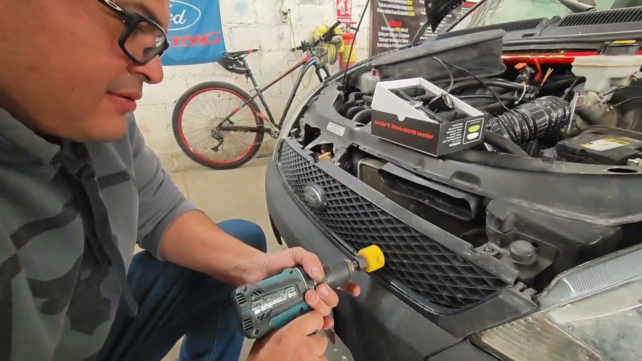 Cómo instalar auxiliares en Ford ka