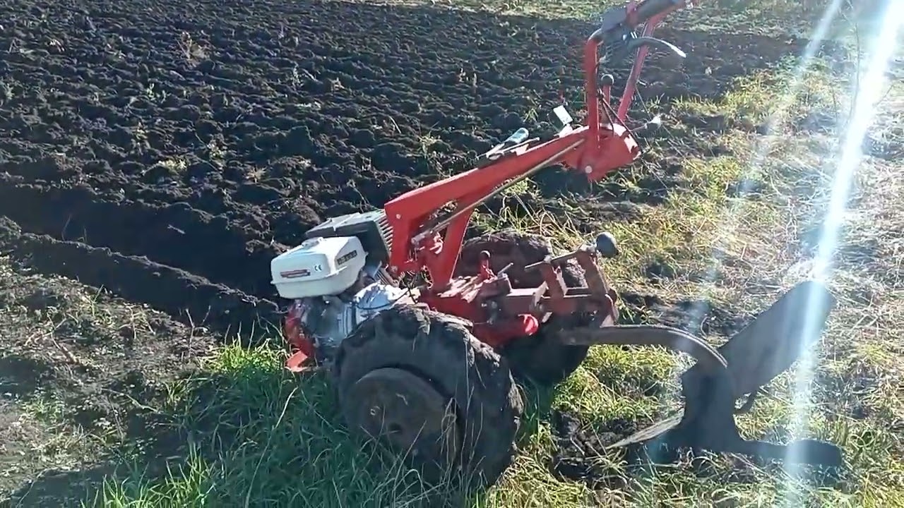 Осенняя вспашка мотоблоком мтз 2022.