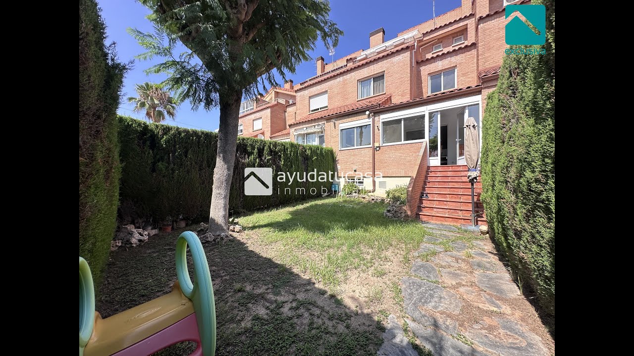 Ayudatucasa ofrece en EXCLUSIVA extraordinario adosado con en Mas Camarena con 266 m2 construidos
