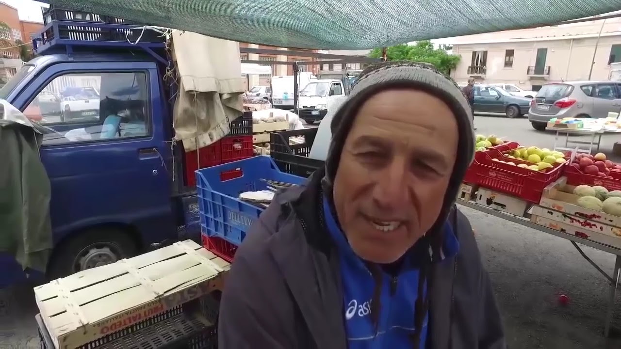 Reggio Calabria, il mercato di piazza Del Popolo allo sbando