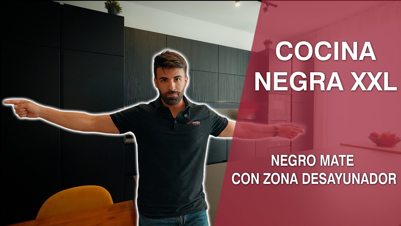 Cocina negra mate XXL | Diseño moderno con texturas, encimera efecto cemento y desayunador