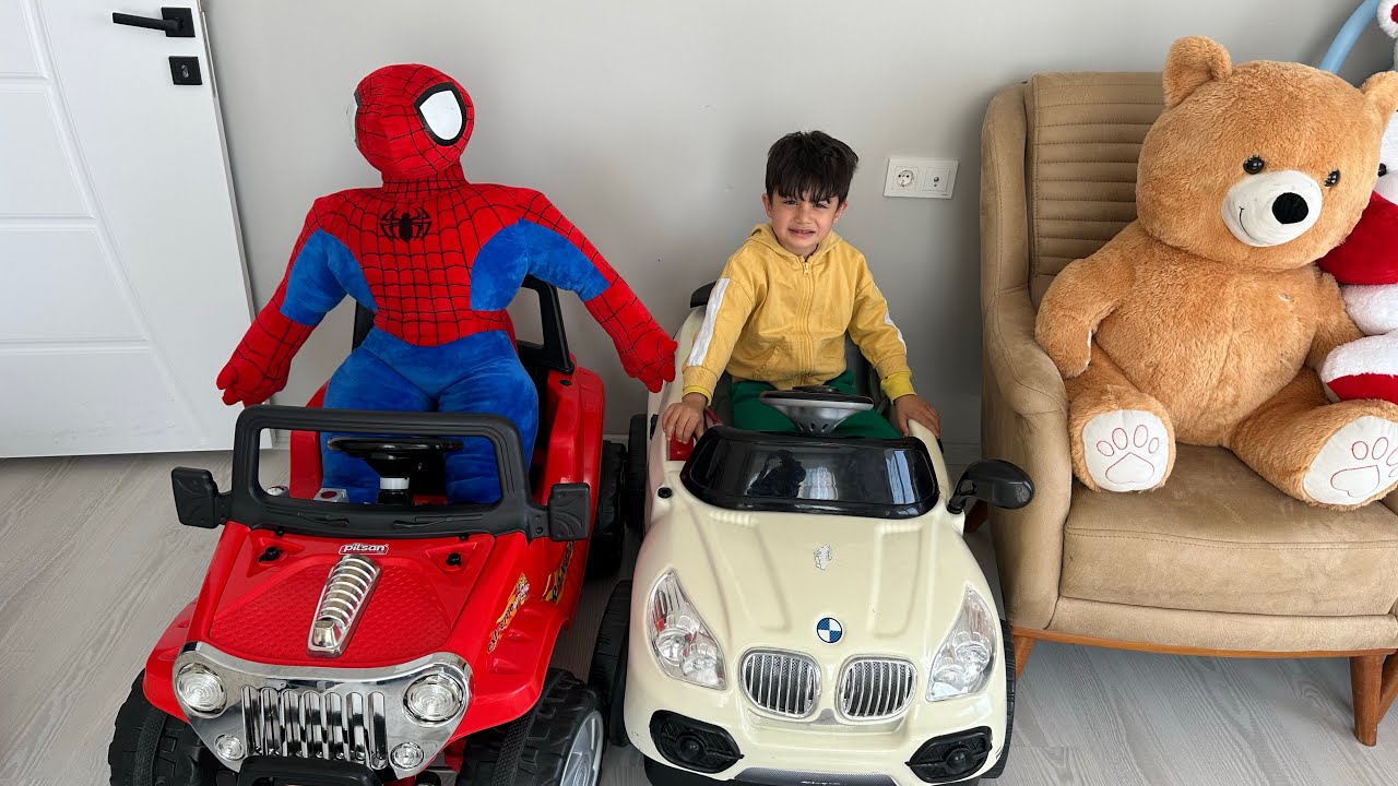 SPİDERMAN KIRMIZI POYRAZ BEYAZ AKÜLÜ ARABAYI ALDI !