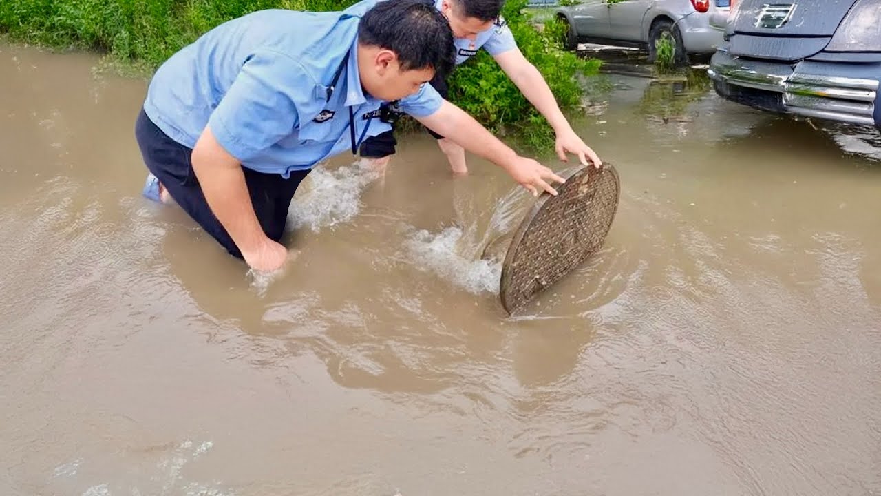 How to Unclog a Flooded Street Drain Like a Pro