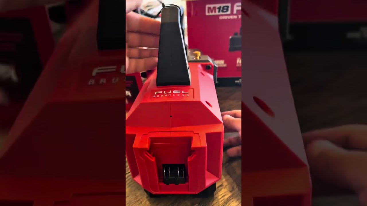 Unboxing Milwaukee M18 Vacuum Pump Kit