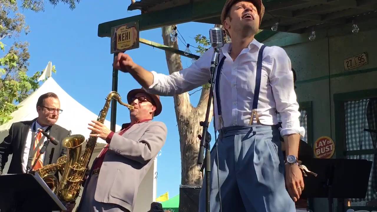 Si Cranston sings 