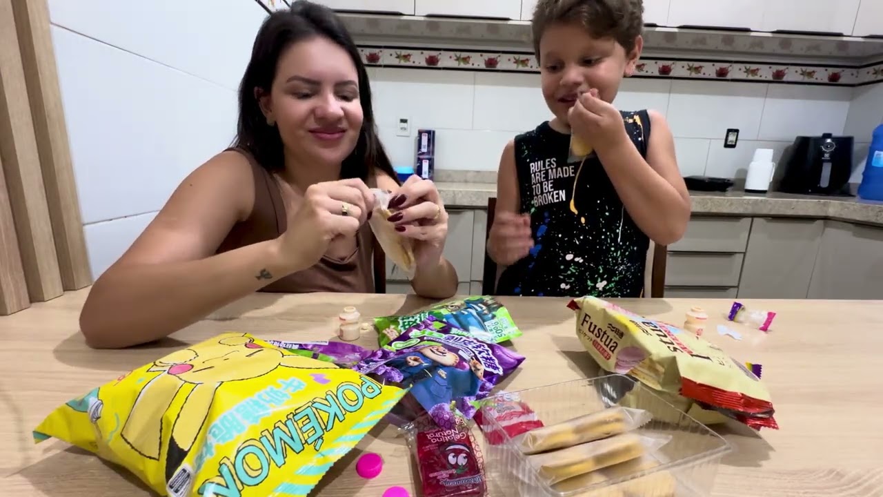 Provando produtos coreanos com minha mãe 