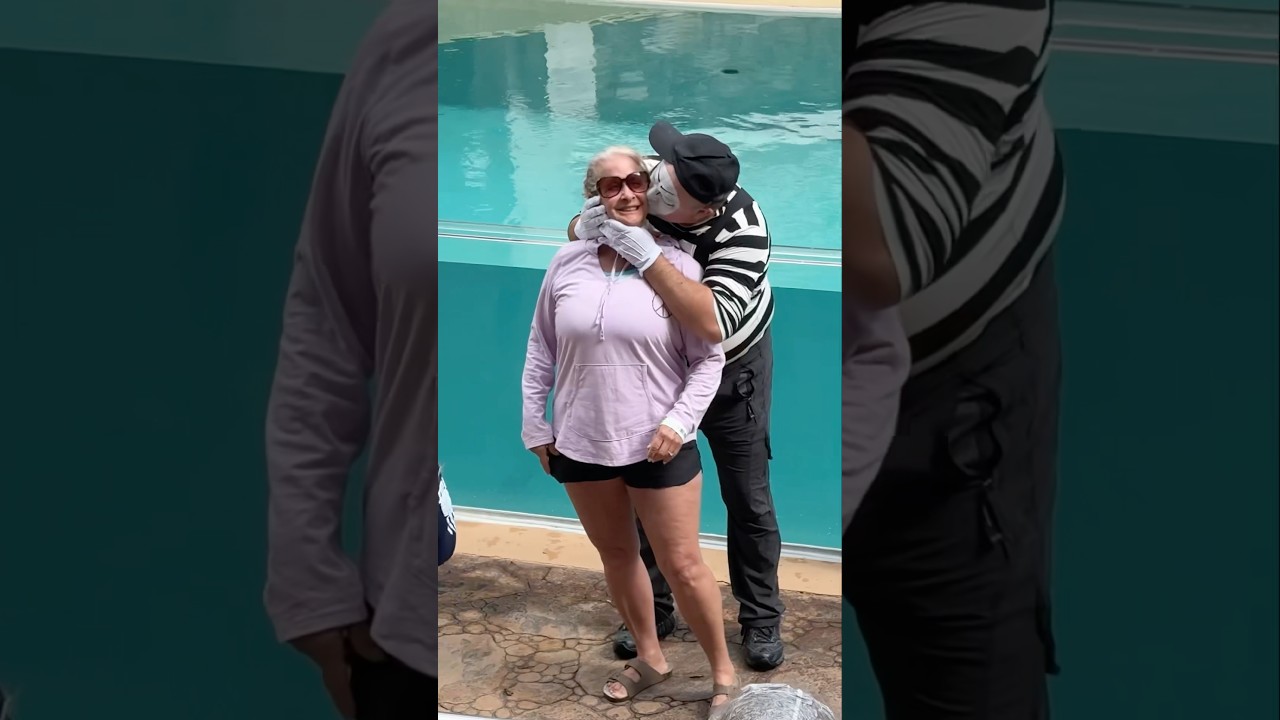 Happy birthday to you 😬😘 Tom the mime Seaworld #seaworldmime #funny #funnyvideo #tomthemime