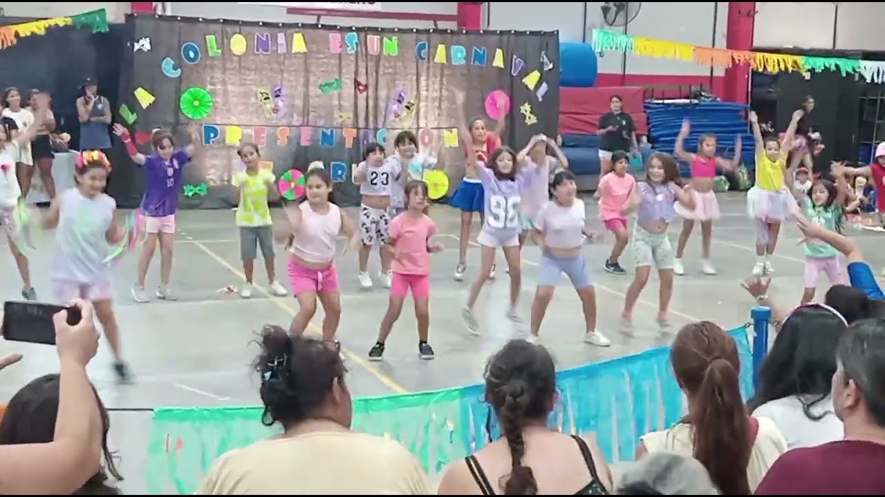 María baila colonia