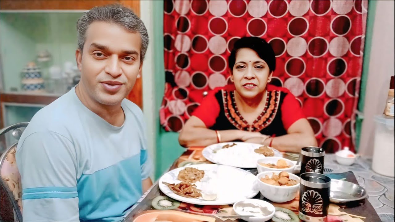 ভাত,কুমড়ো ভর্তা,মৌরলা ভাজা,কাতলা মাছের ঝোল/Bengali Eating Show@Pallab's Galaxy 