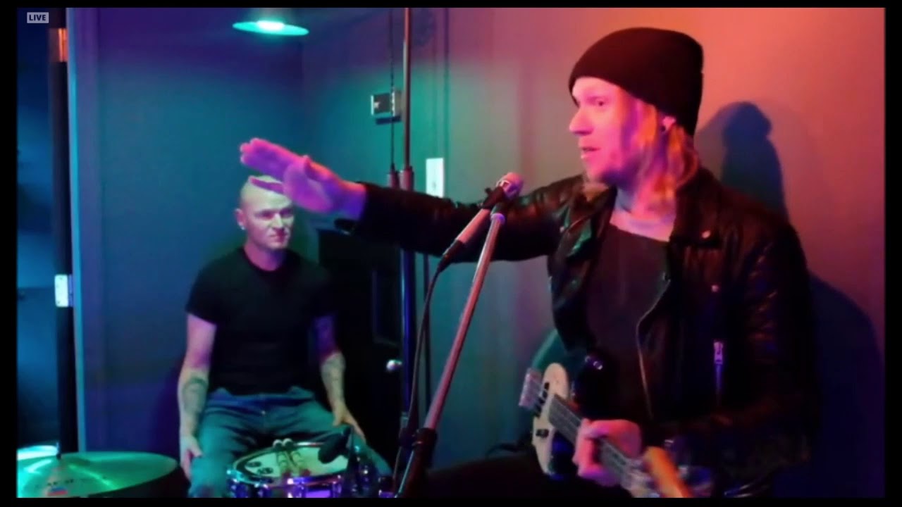 Lifehouse road stories - How Bryce Soderberg missed bus call and puppets opened for the band