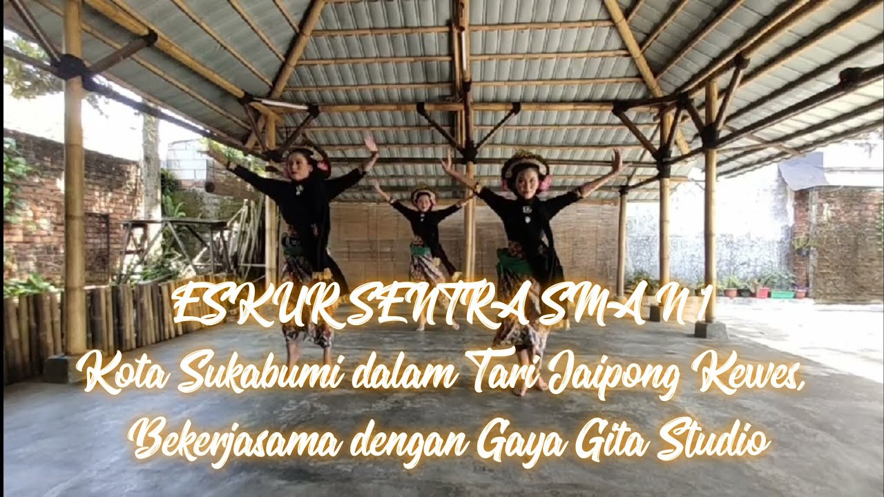 ESKUR SENTRA SMA N 1 Kota Sukabumi dalam Tari Jaipong Kewes, Bekerjasama dengan Gaya Gita Studio