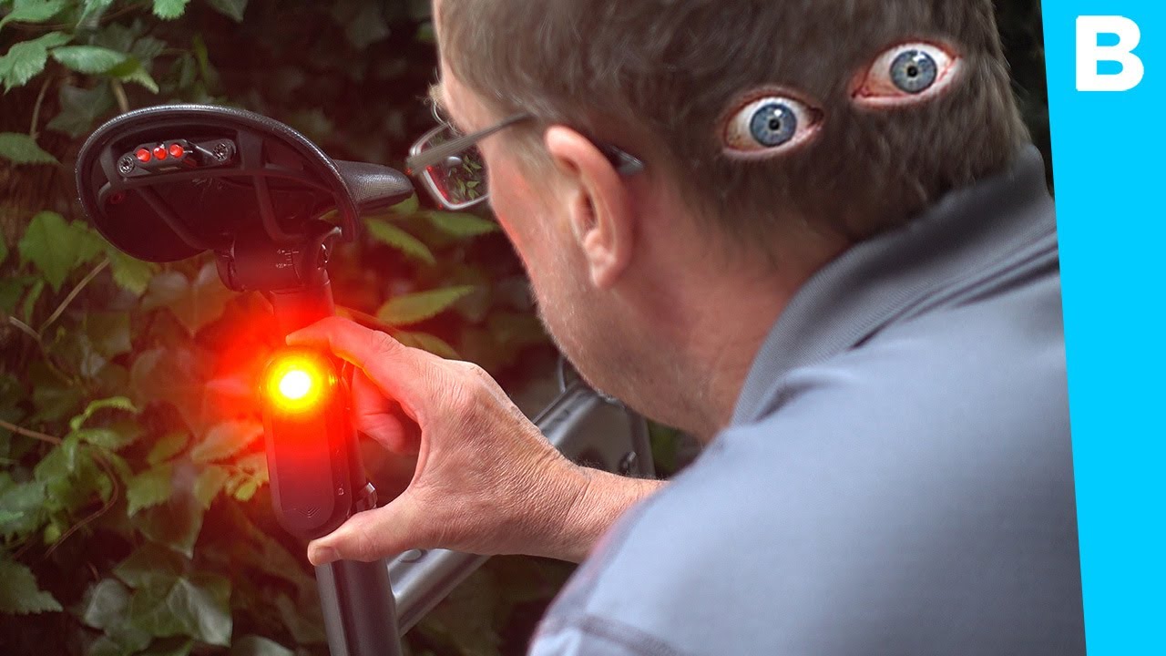Dit achterlicht met radar geeft je ogen in je achterhoofd