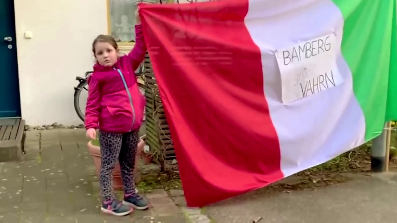 Germans sing from rooftops in solidarity with Italy