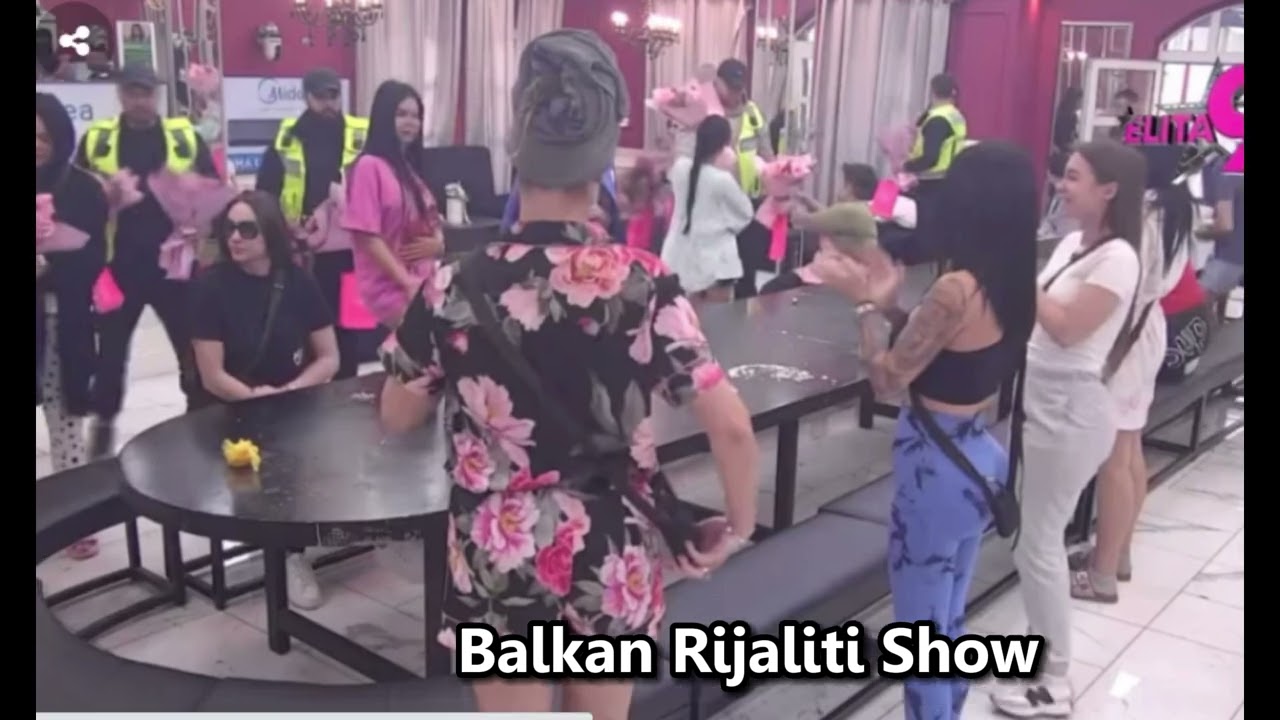 OBEZBEĐENJE MUNJEVITO ULETELO U BELU KUĆU, učesnice poskakale u ekstazi! PAŠĆE VAM VILICA