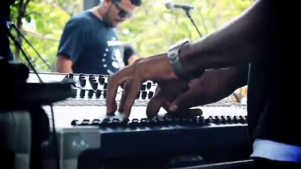 Union Rock Show Mil Voces English Version