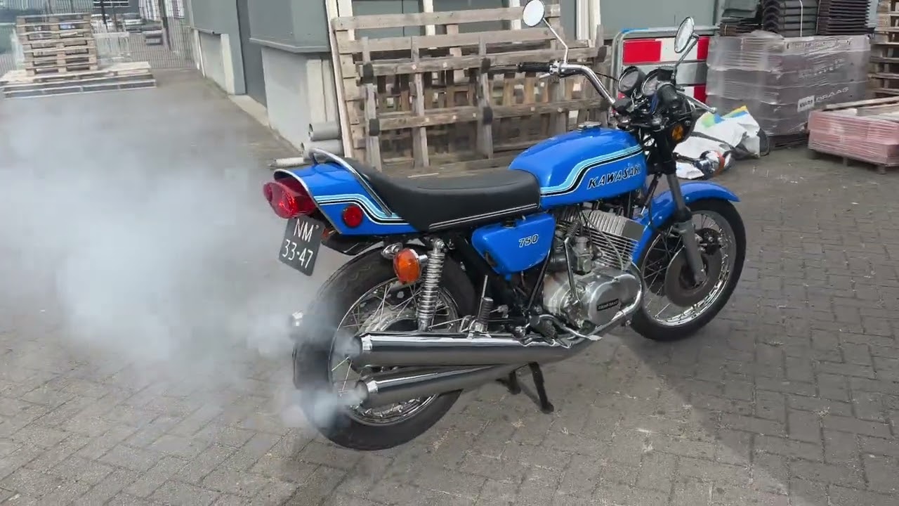 Warming up my Kawasaki H2 750 Mach IV 1972