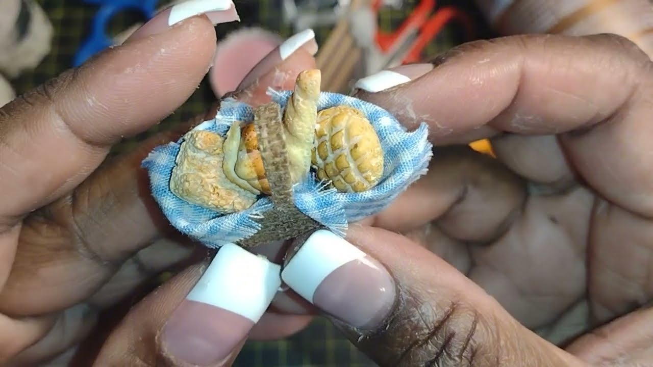 MINI BASKETS from BURLAP and CRAFT STICK SCRAPS