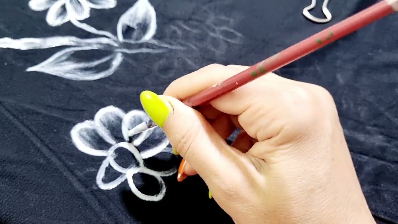 "Transform Your Old Clothes with Fabric Paint&"DIY Fabric Painting Ideas