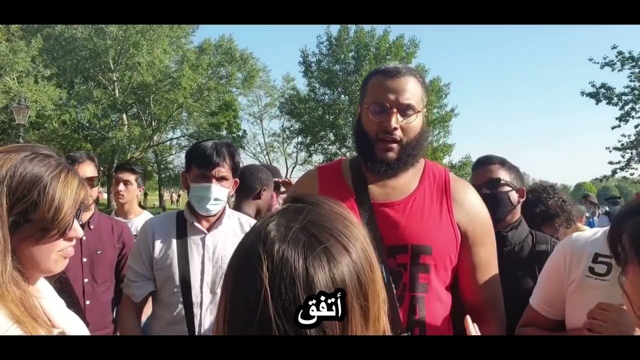 فتاة إسرائيلية تدَّعي أنها مسلمة تحاور محمد حجاب في ركن المتحدثين