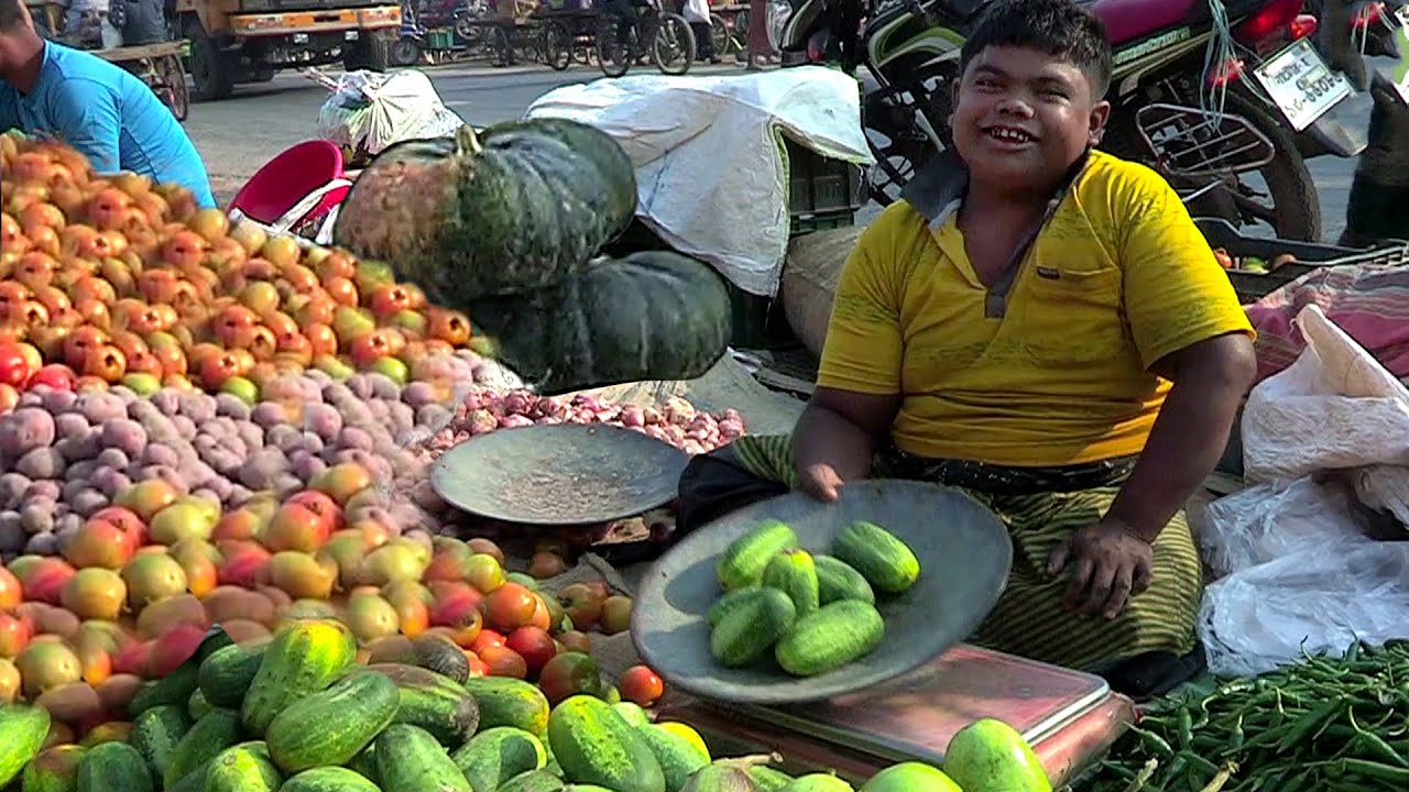 নাটোরের নামকরা বনপাড়া বাজার
