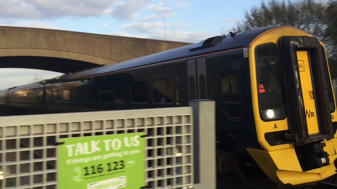 Trains at Durrington-on-sea 11/04/19
