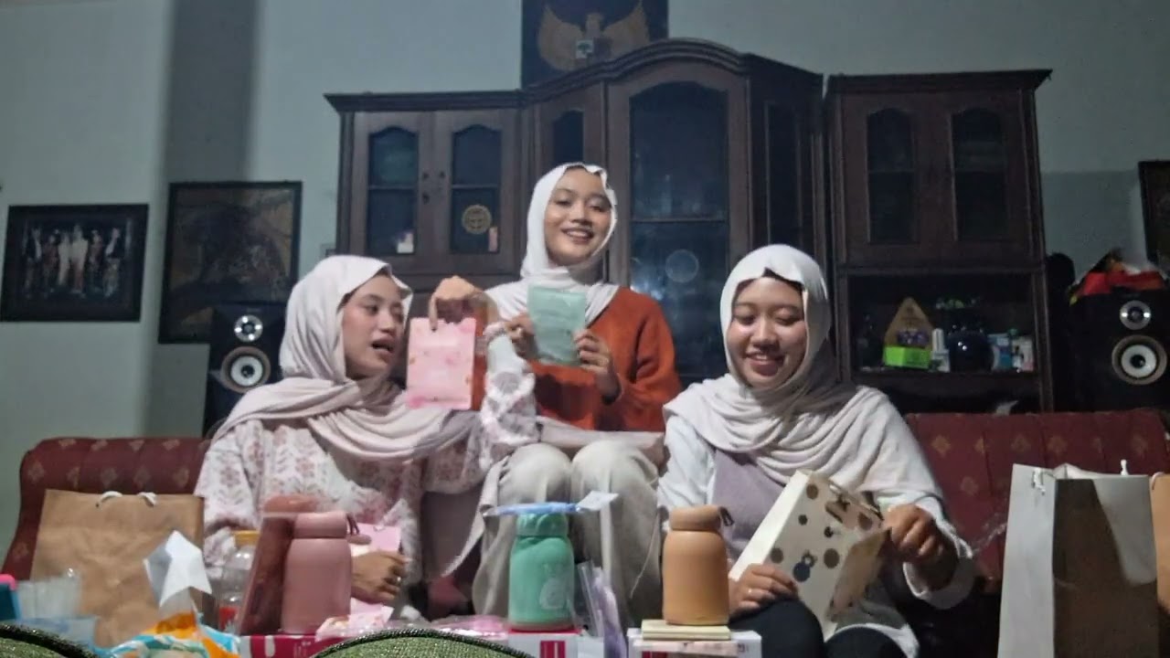 unboxing hasil tuker kado di hari valentine 