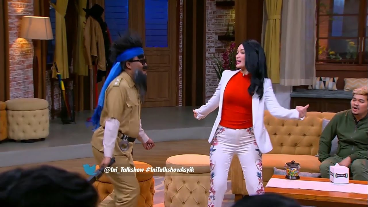 Asyiknya Joget Vijay si Polisi India Bareng Zaskia Gotik