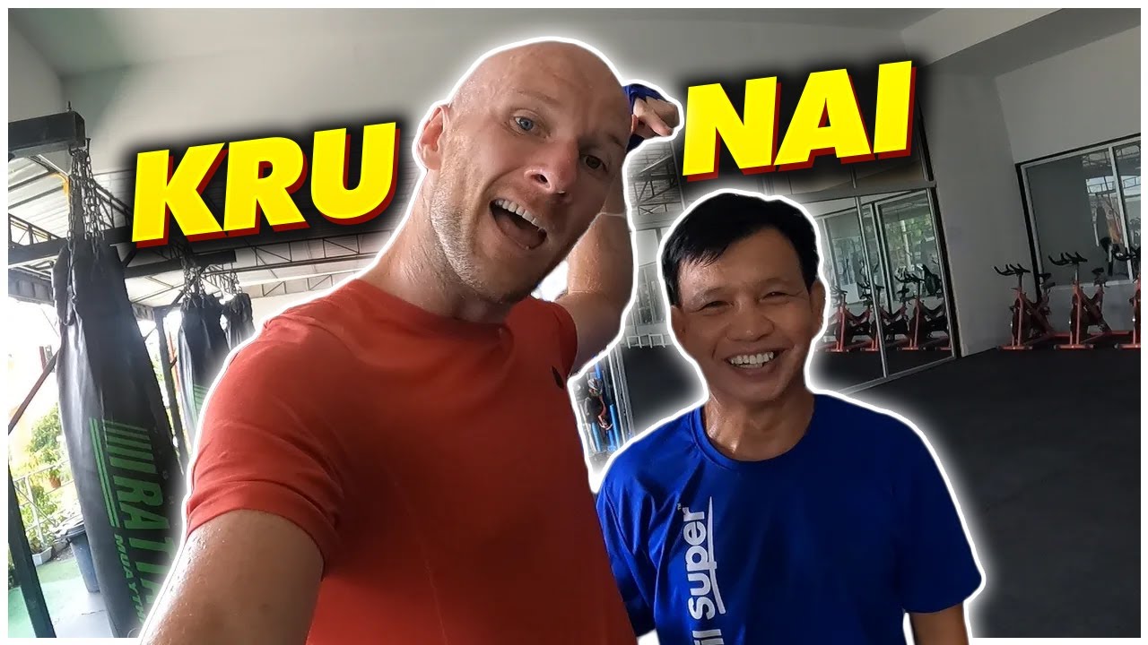 How Muay Thai Fighters Train In Phuket: Rattanachai Gym, Kru Nai 🇹🇭