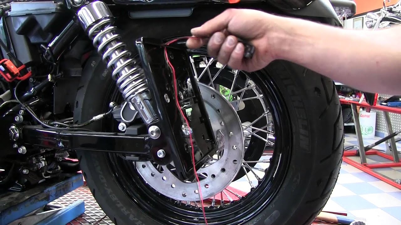Thunderbike: Montage seitl. Kennzeichenhalter Harley Davidson - Sportster ab 2004