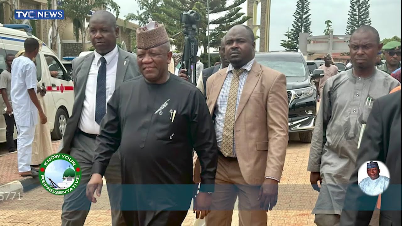 Senator Abdulaziz Yari Distributes 76 Trucks Of Fertilizers Across Zamafara state