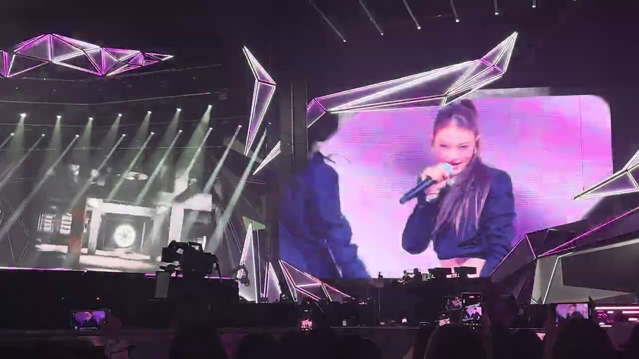 2. 2025 MAMA Awards MEOVV