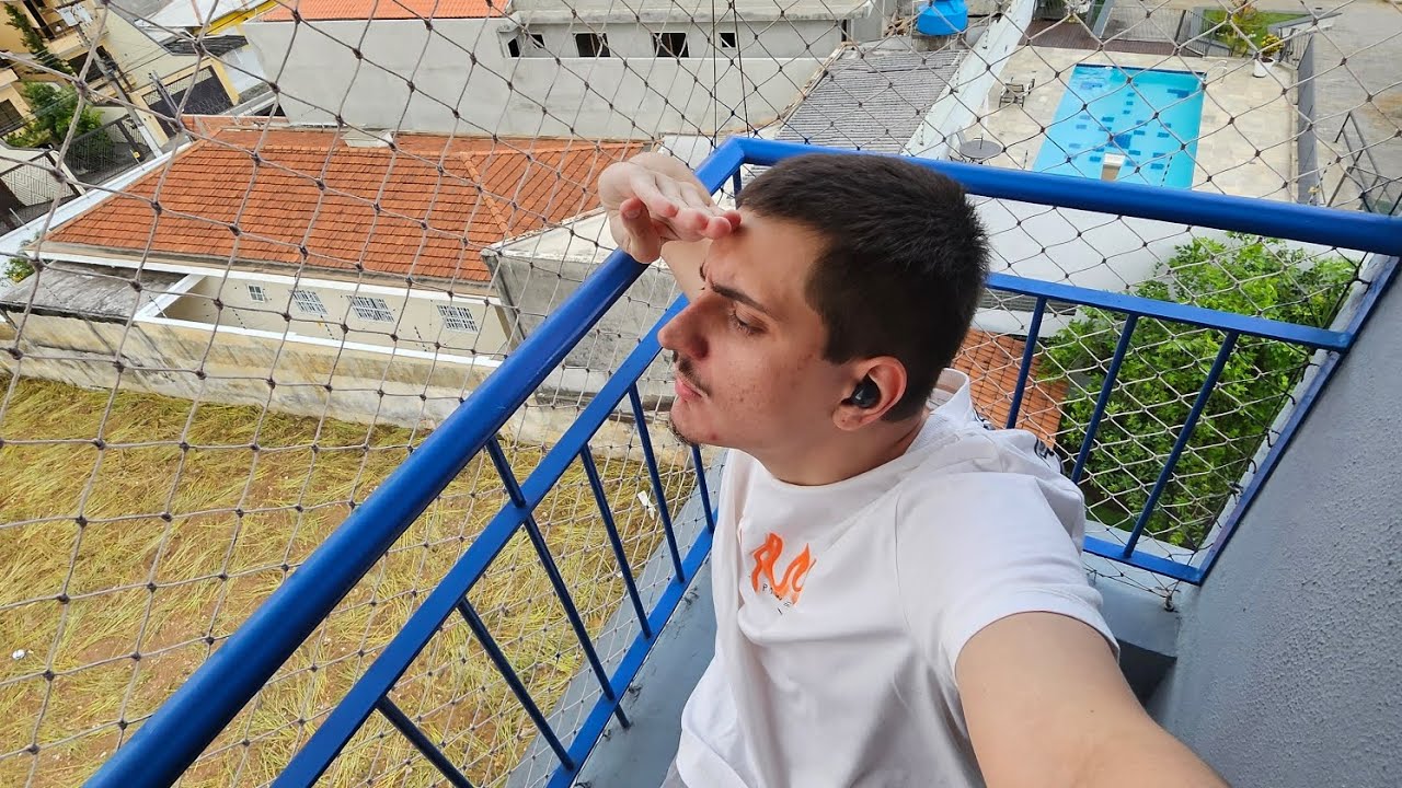 Tô Avistando De Longe 