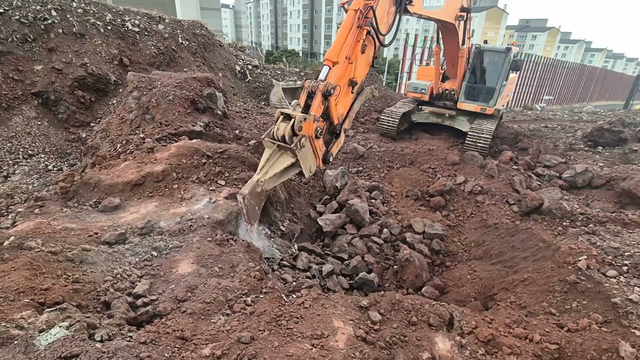 친환경 건설신기술 암반을 한번에 3m이상 뚫고 팽창하는 몰탈을 주입하면 소음진동없이 발파없이 암반을 파쇄 및 쉽게 바가지로. 굴착하는공법 유석토건주식회사 010-8878-6627 