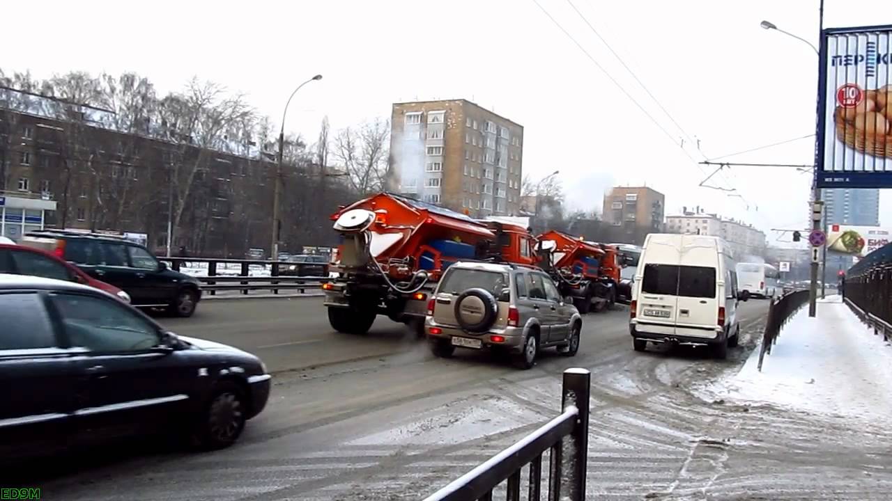 Snow removal equipment in Moscow 13.02.2012