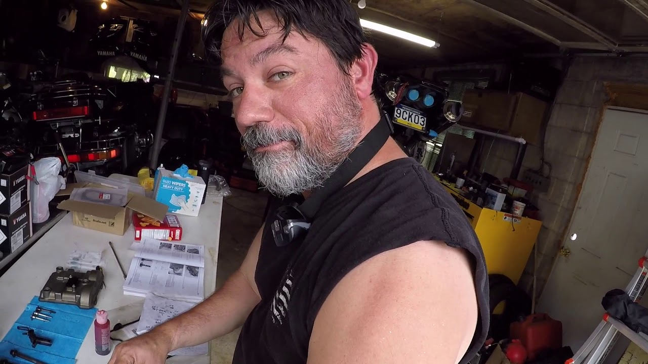How to assemble the rear cylinder on an RC51