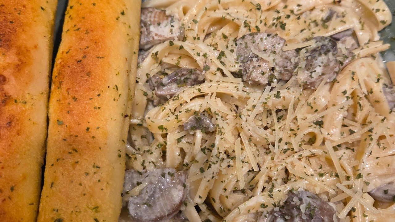 CREAMY MUSHROOM PASTA