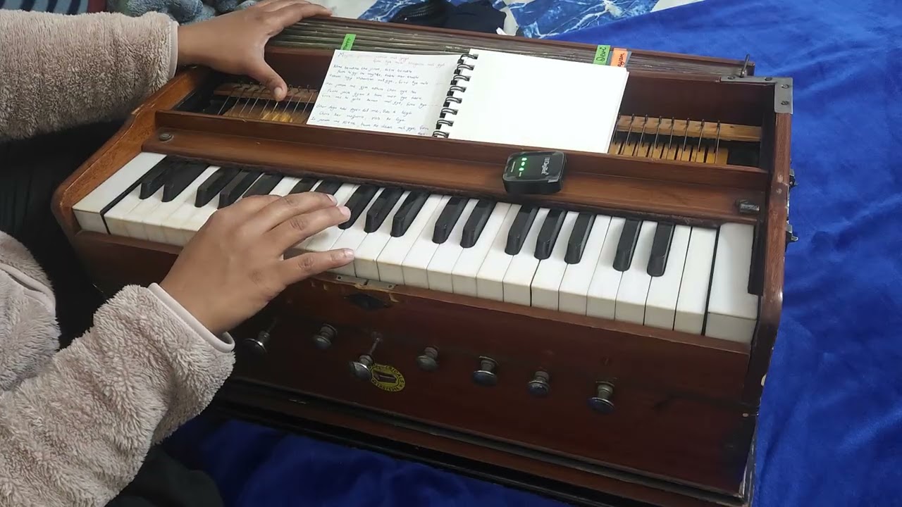 Mujhko zameen asman Harmonium notes