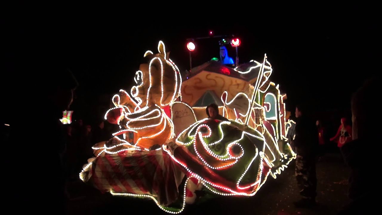 Extreem lange carnavalswagen @ Lampkestocht pee&euml;nrijk (Dongen)