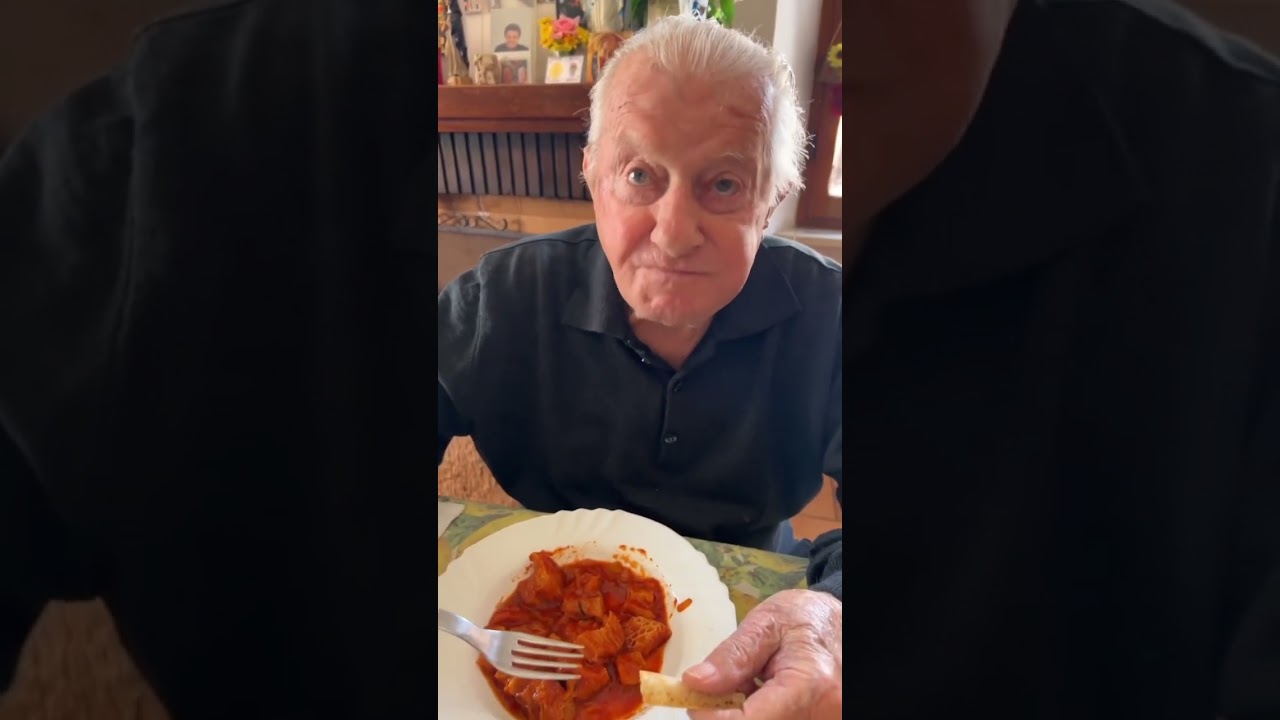 NONNO FAUSTINO - Si abbuffa a pranzo 😂🐊😂