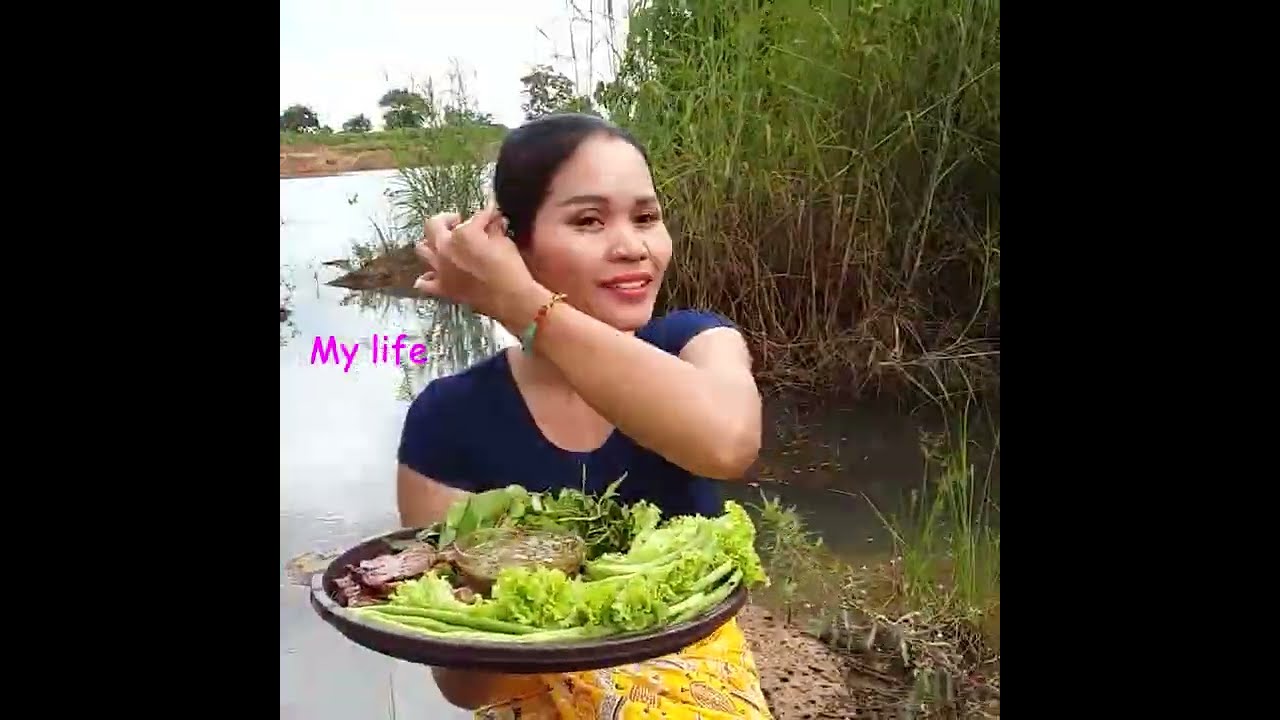 New Food - Amazing YaYa Cooking Pork Very Spicy In The River