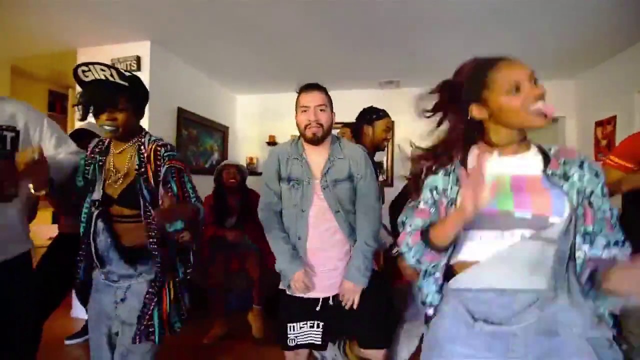 How they danced in the 90s, please take me back !