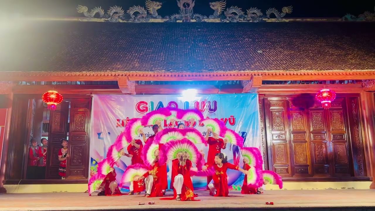 Clb hàng cau  . Thôn đông thượng . Tình ta biển bạc đồng xanh 
