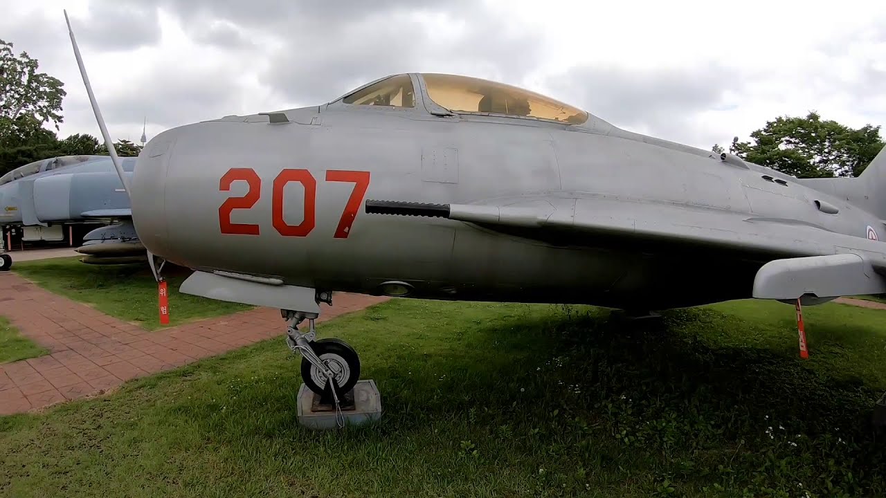 Mikoyan Gurevish Mig-19 Cold War Fighter Walkaround video, South Korea #military #aviation #korea