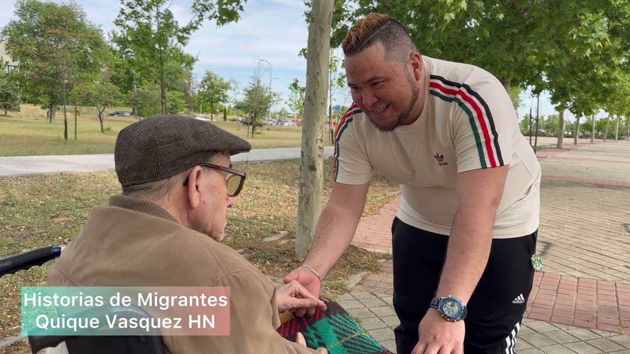 Así es el trabajar cuidando a una persona mayor en España y esto puede ganarse